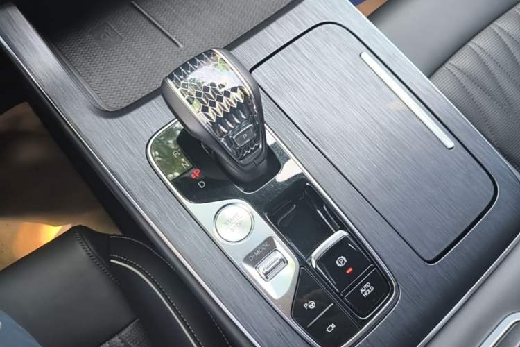 Used GAC Trumpchi GS8 2022 LINGHANG Series 2.0 TGDI Two-Wheel-Drive Luxury Edition (7 Seats) Gear Lever
