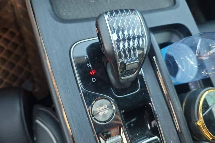 Used GAC Trumpchi GS8 2022 Double-Energy Series 2.0TM Two-Wheel Drive Prestige Edition (6 Seats) Gear Lever