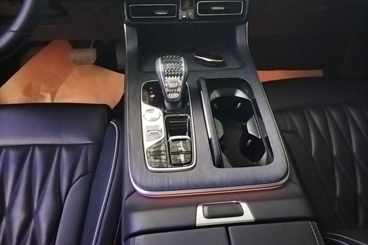 Used GAC Trumpchi GS8 2022 Linghang Series 2.0 TGDI Two-Wheel Drive Luxury Smart Connectivity Version (6 Seats) Gear Lever