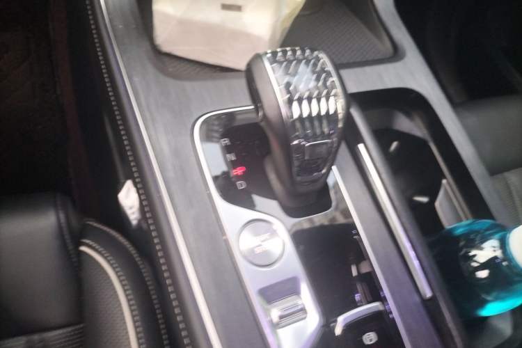 Used GAC Trumpchi GS8 2022 LINGHANG Series 2.0 TGDI Two-Wheel-Drive Luxury Edition (7 Seats) Gear Lever