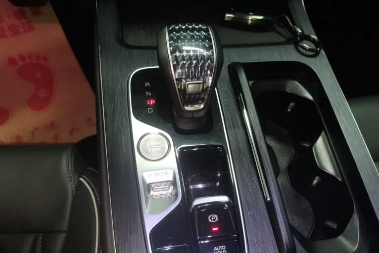 Used GAC Trumpchi GS8 2022 Linghang Series 2.0 TGDI Two-Wheel-Drive Luxury Smart Connectivity Version (7 Seats) Gear Lever