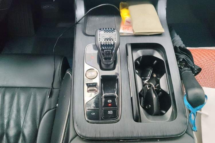 Used GAC Trumpchi GS8 2022 Dual-Engine Series 2.0TM Two-Wheel Drive Prestige Edition (7 Seats) Gear Lever