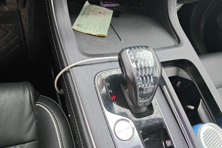 Used GAC Trumpchi GS8 2022 Linghang Series 2.0 TGDI Two-Wheel-Drive Luxury Smart Connectivity Version (7 Seats) Gear Lever