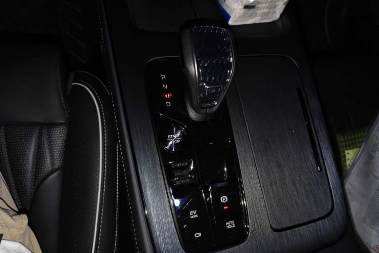 Used GAC Trumpchi GS8 2022 Dual-Engine Series 2.0TM Two-Wheel Drive Prestige Edition (7 Seats) Gear Lever