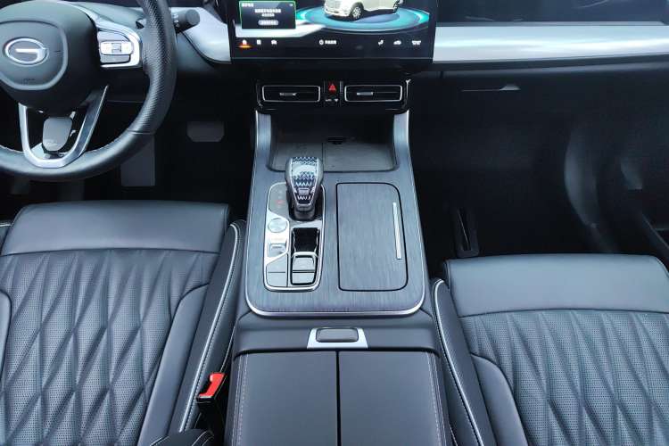 Used GAC Trumpchi GS8 2022 LINGHANG Series 2.0 TGDI Two-Wheel-Drive Luxury Edition (7 Seats) Gear Lever