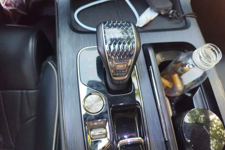 Used GAC Trumpchi GS8 2022 Dual-Engine Series 2.0TM Two-Wheel Drive Prestige Edition (7 Seats) Gear Lever