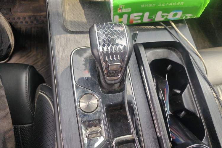 Used GAC Trumpchi GS8 2022 Dual-Engine Series 2.0TM Two-Wheel Drive Prestige Edition (7 Seats) Gear Lever