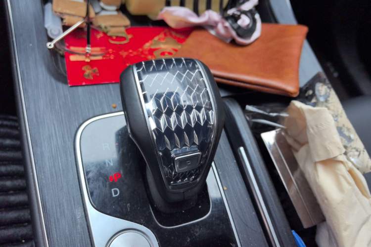Used GAC Trumpchi GS8 2022 Linghang Series 2.0 TGDI Two-Wheel-Drive Luxury Smart Connectivity Version (7 Seats) Gear Lever