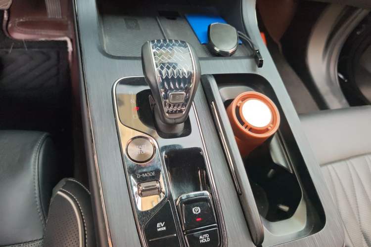 Used GAC Trumpchi GS8 2022 Double-Energy Series 2.0TM Four-Wheel Drive Premium Edition (7 Seats) Gear Lever