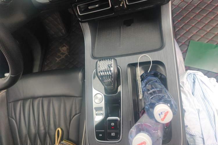 Used GAC Trumpchi GS8 2022 Flagship Series 2.0 TGDI Four-Wheel Drive Luxury Smart Connectivity Version (7 Seats) Gear Lever