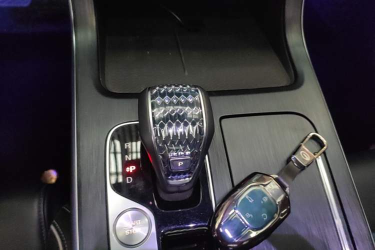 Used GAC Trumpchi GS8 2022 Flagship Series 2.0 TGDI Two-Wheel-Drive Prestige Edition (6-seater) Gear Lever