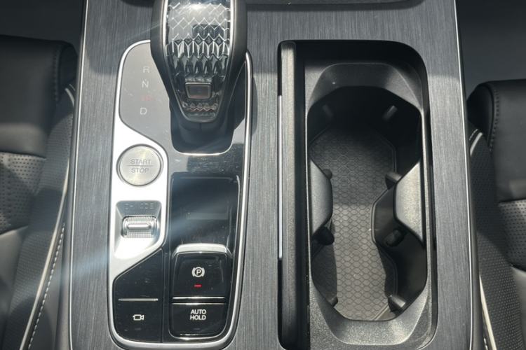 Used GAC Trumpchi GS8 2022 Linghang Series 2.0 TGDI Two-Wheel-Drive Luxury Smart Connectivity Version (7 Seats) Gear Lever