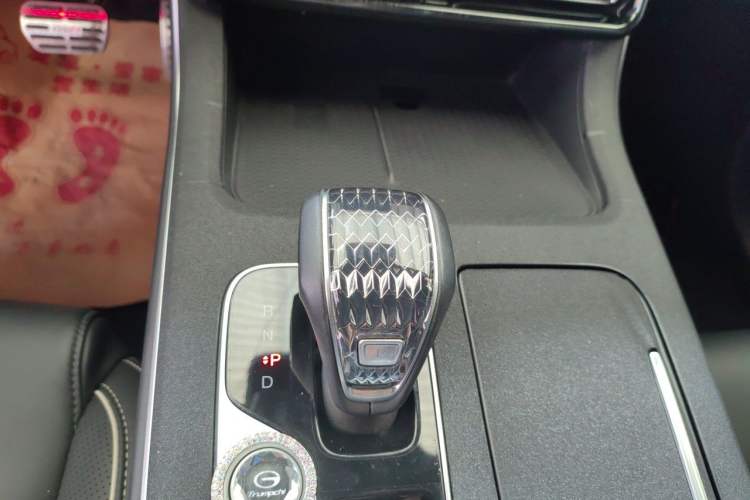 Used GAC Trumpchi GS8 2022 Linghang Series 2.0 TGDI Two-Wheel-Drive Luxury Smart Connectivity Version (7 Seats) Gear Lever