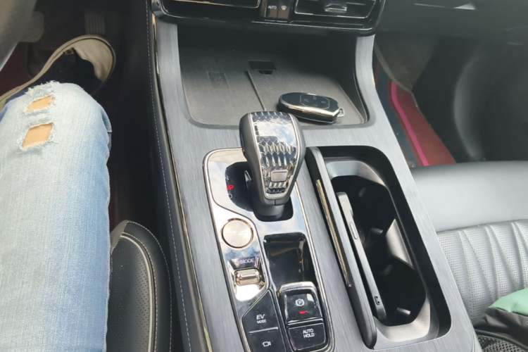 Used GAC Trumpchi GS8 2022 Dual-Engine Series 2.0TM Two-Wheel Drive Prestige Edition (7 Seats) Gear Lever