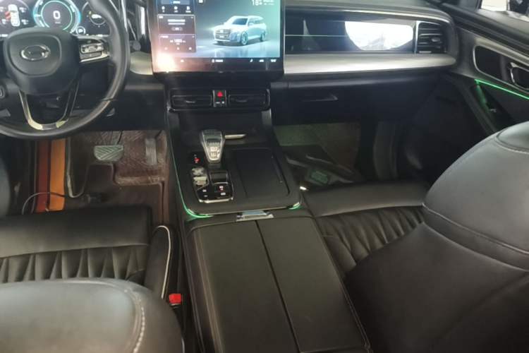 Used GAC Trumpchi GS8 2022 Dual-Engine Series 2.0TM Two-Wheel Drive Prestige Edition (7 Seats) Gear Lever