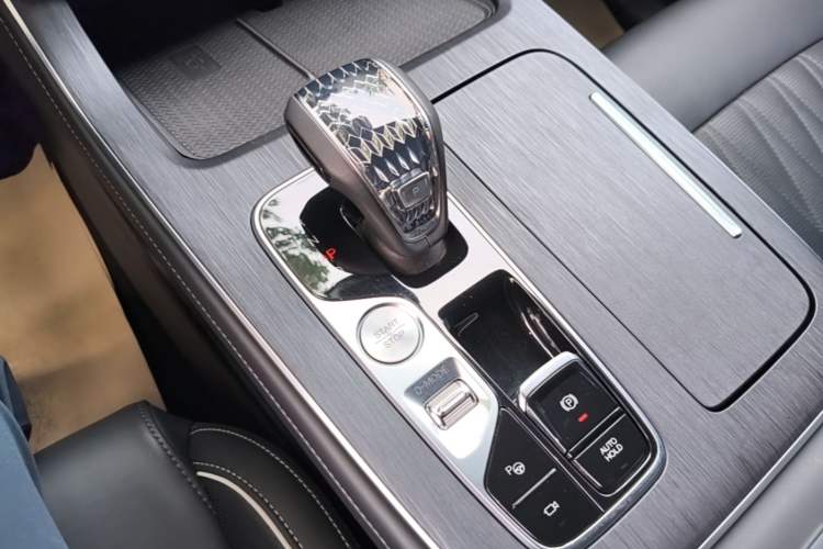 Used GAC Trumpchi GS8 2022 LINGHANG Series 2.0 TGDI Two-Wheel-Drive Luxury Edition (7 Seats) Gear Lever