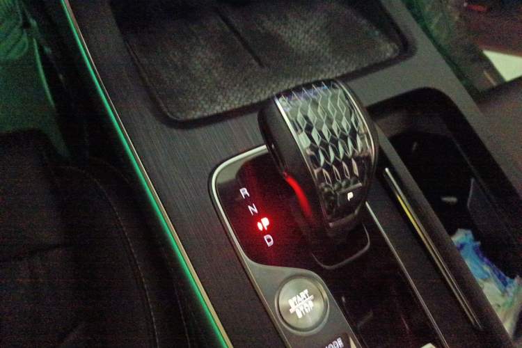 Used GAC Trumpchi GS8 2022 Flagship Series 2.0 TGDI Two-Wheel-Drive Prestige Edition (6-seater) Gear Lever