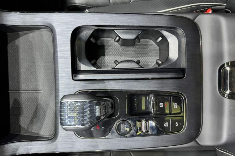 Used GAC Trumpchi GS8 2022 Dual-Engine Series 2.0TM Two-Wheel Drive Prestige Edition (7 Seats) Gear Lever