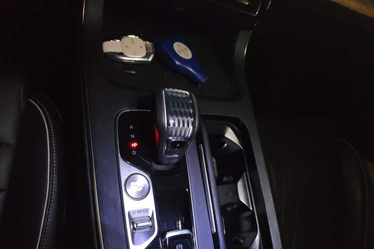 Used GAC Trumpchi GS8 2022 Flagship Series 2.0 TGDI Four-Wheel Drive Luxury Smart Connectivity Version (7 Seats) Gear Lever