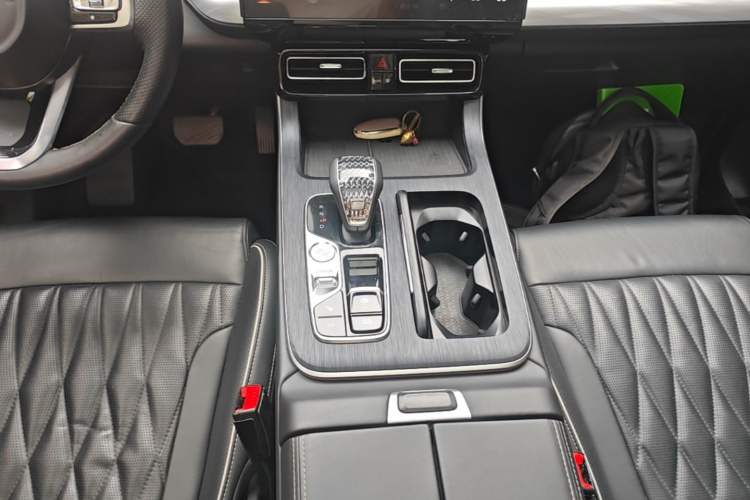 Used GAC Trumpchi GS8 2022 LINGHANG Series 2.0 TGDI Two-Wheel-Drive Luxury Edition (7 Seats) Gear Lever