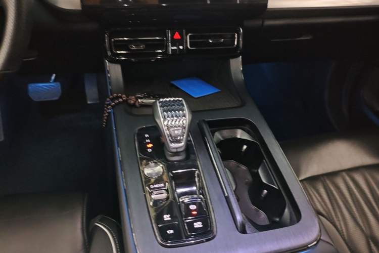 Used GAC Trumpchi GS8 2022 Double-Energy Series 2.0TM Four-Wheel Drive Premium Edition (7 Seats) Gear Lever