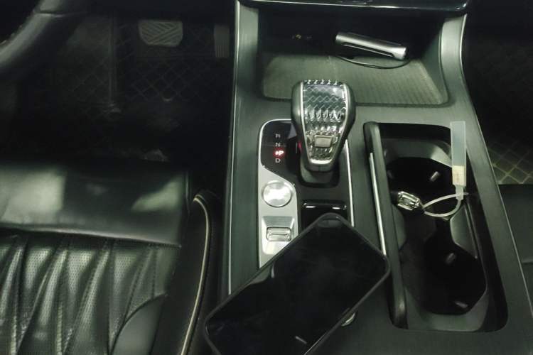 Used GAC Trumpchi GS8 2022 Linghang Series 2.0 TGDI Two-Wheel-Drive Luxury Smart Connectivity Version (7 Seats) Gear Lever