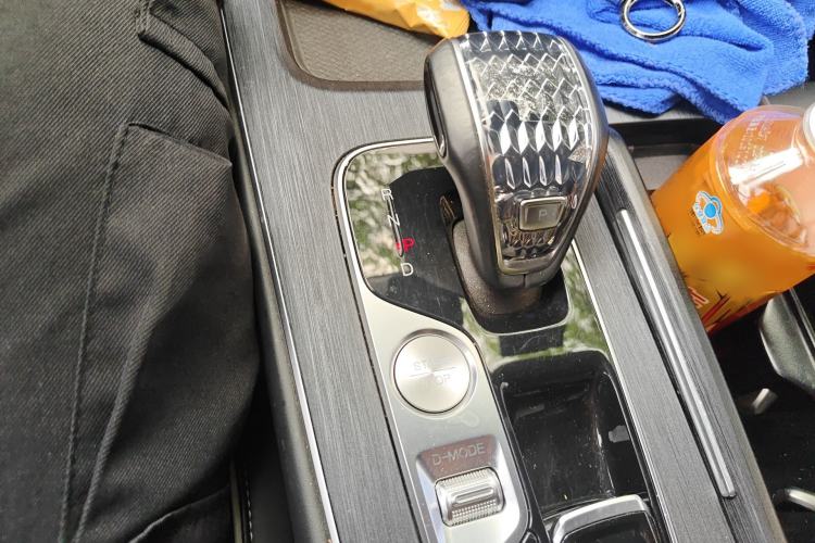 Used GAC Trumpchi GS8 2022 Linghang Series 2.0 TGDI Two-Wheel-Drive Luxury Smart Connectivity Version (7 Seats) Gear Lever