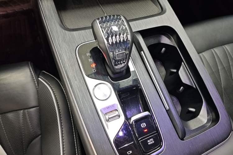 Used GAC Trumpchi GS8 2022 Flagship Series 2.0 TGDI Four-Wheel Drive Luxury Smart Connectivity Version (7 Seats) Gear Lever