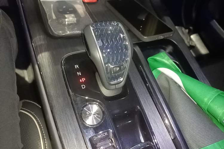 Used GAC Trumpchi GS8 2022 Double-Energy Series 2.0TM Two-Wheel Drive Prestige Edition (6 Seats) Gear Lever