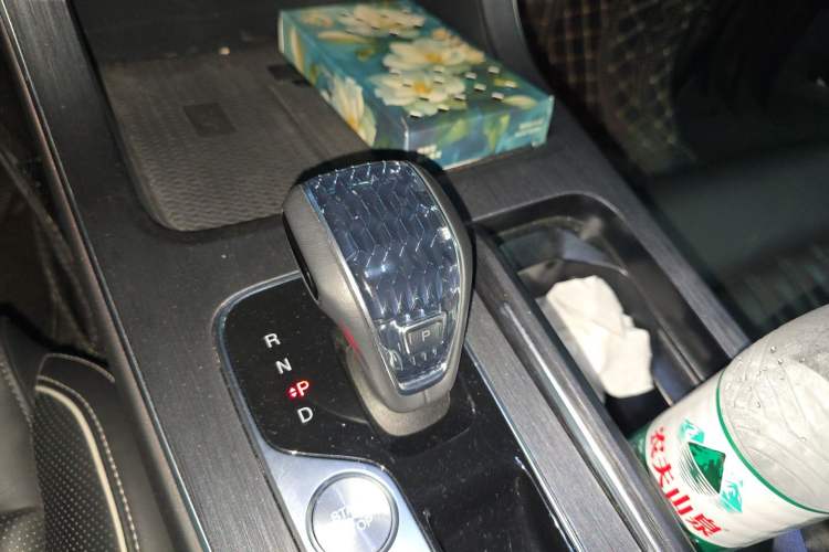 Used GAC Trumpchi GS8 2022 Linghang Series 2.0 TGDI Two-Wheel-Drive Luxury Smart Connectivity Version (7 Seats) Gear Lever