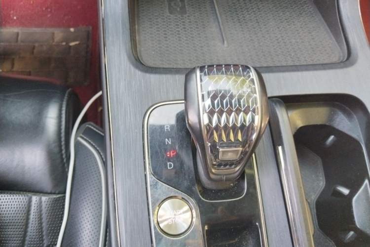 Used GAC Trumpchi GS8 2022 Dual-Engine Series 2.0TM Two-Wheel Drive Prestige Edition (7 Seats) Gear Lever