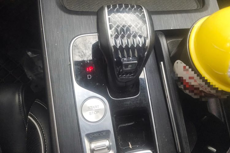 Used GAC Trumpchi GS8 2022 Linghang Series 2.0 TGDI Two-Wheel-Drive Luxury Smart Connectivity Version (7 Seats) Gear Lever