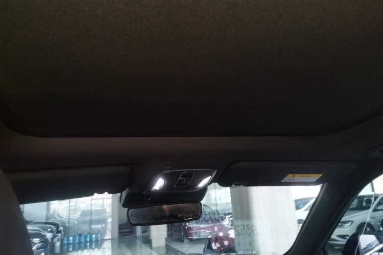 Used GAC Trumpchi GS8 2022 Linghang Series 2.0 TGDI Two-Wheel-Drive Luxury Smart Connectivity Version (7 Seats) Headliner