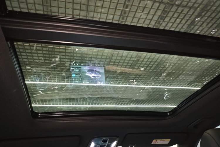 Used GAC Trumpchi GS8 2022 Linghang Series 2.0 TGDI Two-Wheel-Drive Luxury Smart Connectivity Version (7 Seats) Headliner