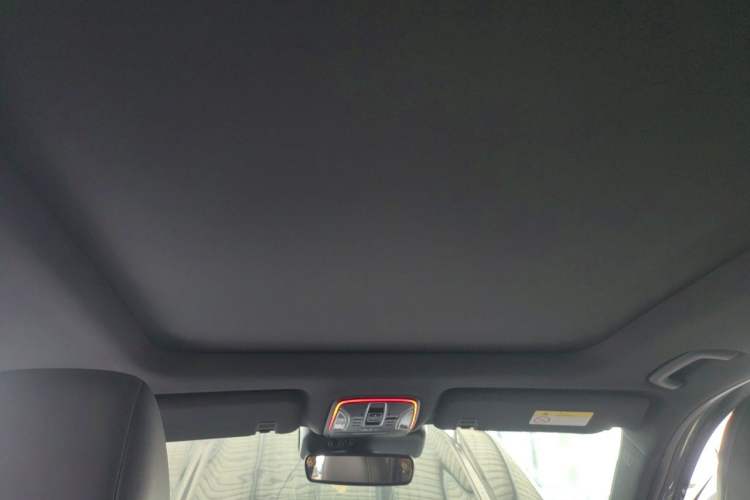 Used GAC Trumpchi GS8 2022 Linghang Series 2.0 TGDI Two-Wheel-Drive Luxury Smart Connectivity Version (7 Seats) Headliner