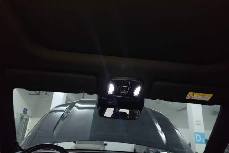 Used GAC Trumpchi GS8 2022 Linghang Series 2.0 TGDI Two-Wheel-Drive Luxury Smart Connectivity Version (7 Seats) Headliner