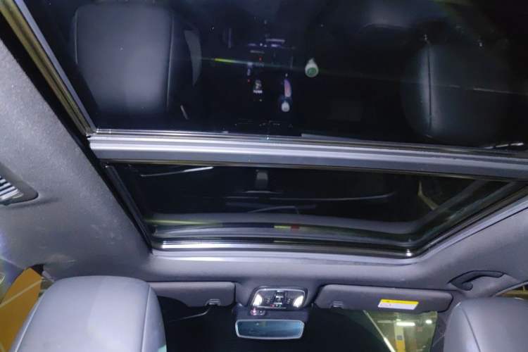 Used GAC Trumpchi GS8 2022 Linghang Series 2.0 TGDI Two-Wheel-Drive Luxury Smart Connectivity Version (7 Seats) Headliner