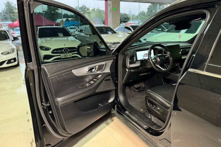 Used GAC Trumpchi GS8 2022 Linghang Series 2.0 TGDI Two-Wheel-Drive Luxury Smart Connectivity Version (7 Seats) Interior 1