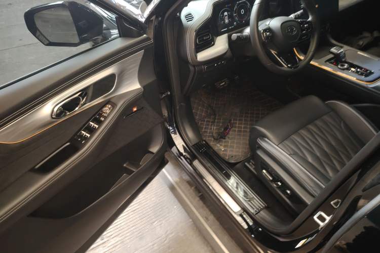 Used GAC Trumpchi GS8 2022 Dual-Engine Series 2.0TM Two-Wheel Drive Prestige Edition (7 Seats) Interior 3