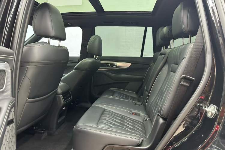 Used GAC Trumpchi GS8 2022 Linghang Series 2.0 TGDI Two-Wheel-Drive Luxury Smart Connectivity Version (7 Seats) Interior 4