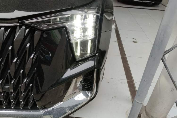 Used GAC Trumpchi GS8 2022 Dual-Engine Series 2.0TM Two-Wheel Drive Prestige Edition (7 Seats) Left Front Headlight