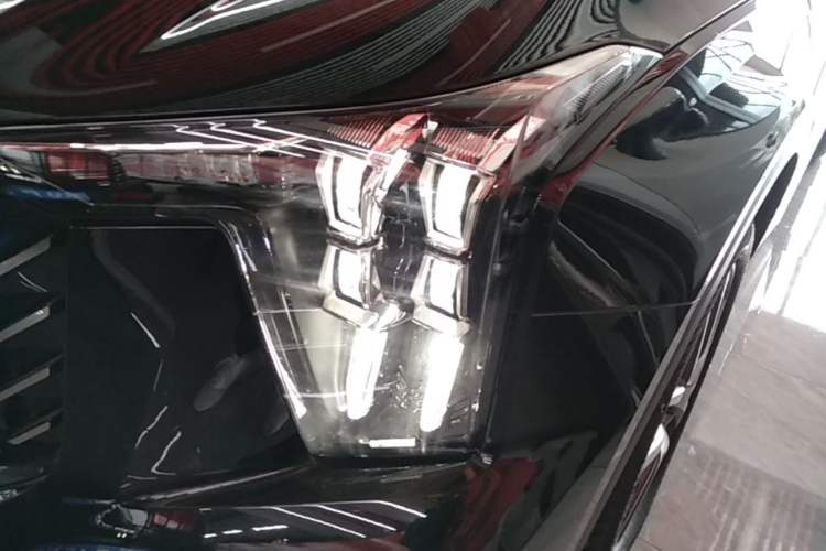 Used GAC Trumpchi GS8 2022 Linghang Series 2.0 TGDI Two-Wheel-Drive Luxury Smart Connectivity Version (7 Seats) Left Front Headlight