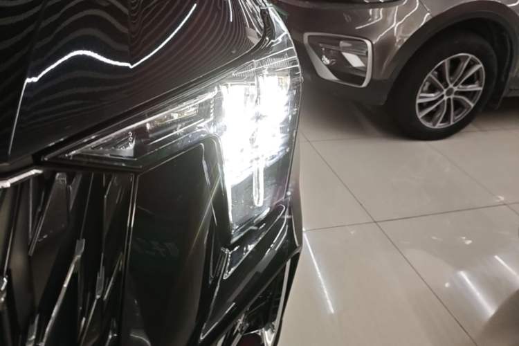 Used GAC Trumpchi GS8 2022 Double-Energy Series 2.0TM Four-Wheel Drive Premium Edition (7 Seats) Left Front Headlight