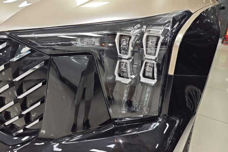 Used GAC Trumpchi GS8 2022 Flagship Series 2.0 TGDI Four-Wheel Drive Luxury Smart Connectivity Version (7 Seats) Left Front Headlight
