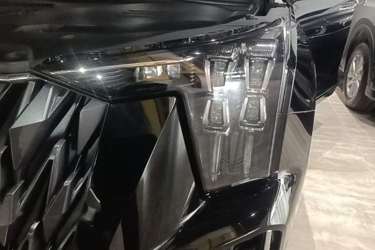 Used GAC Trumpchi GS8 2022 Double-Energy Series 2.0TM Two-Wheel Drive Prestige Edition (6 Seats) Left Front Headlight