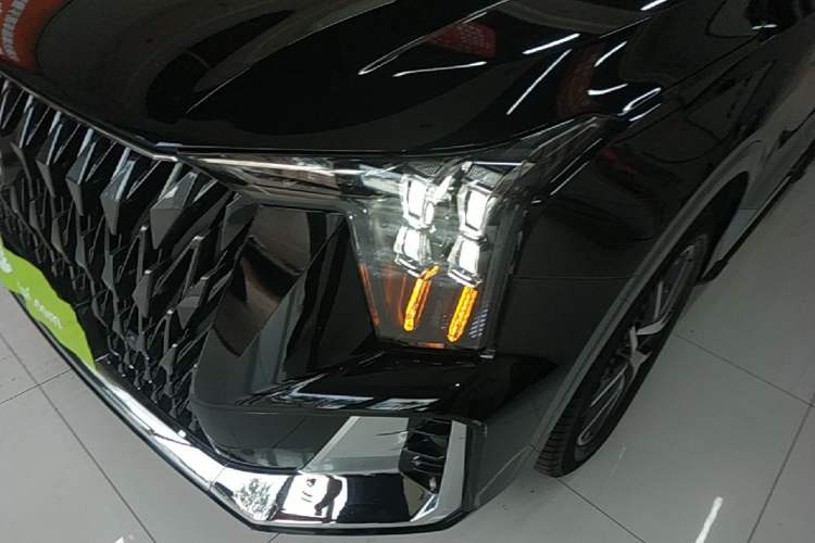 Used GAC Trumpchi GS8 2022 Dual-Engine Series 2.0TM Two-Wheel Drive Prestige Edition (7 Seats) Left Front Headlight
