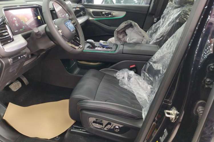 Used GAC Trumpchi GS8 2022 Dual-Engine Series 2.0TM Two-Wheel Drive Prestige Edition (7 Seats) Left Front Seat