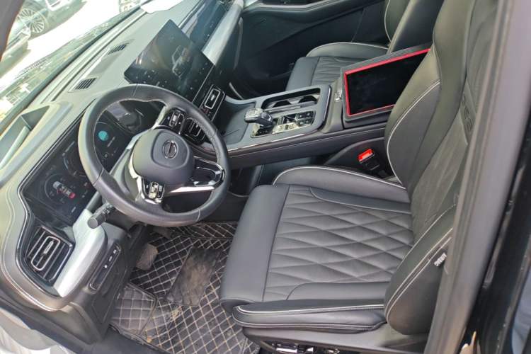 Used GAC Trumpchi GS8 2022 Dual-Engine Series 2.0TM Two-Wheel Drive Prestige Edition (7 Seats) Left Front Seat