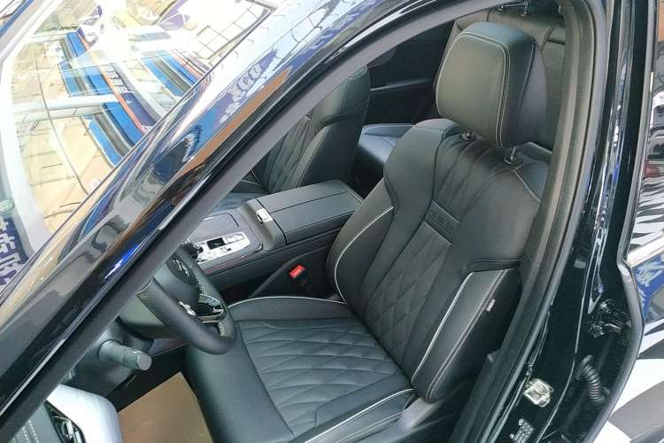 Used GAC Trumpchi GS8 2022 Dual-Engine Series 2.0TM Two-Wheel Drive Prestige Edition (7 Seats) Left Front Seat