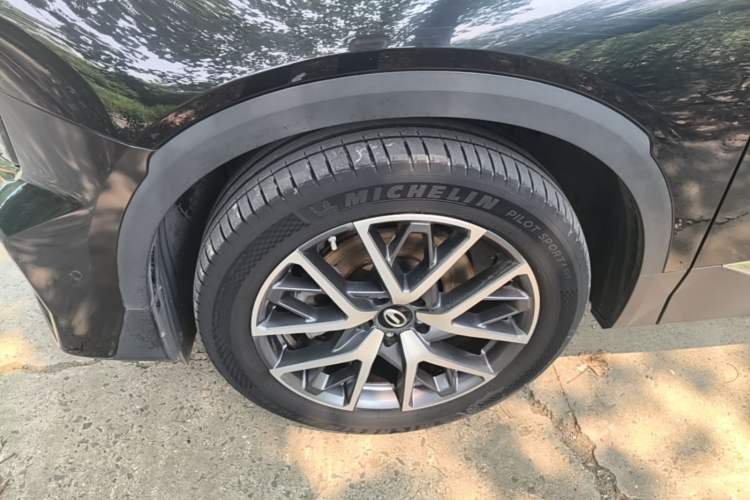 Used GAC Trumpchi GS8 2022 LINGHANG Series 2.0 TGDI Two-Wheel-Drive Luxury Edition (7 Seats) Left Front Wheel Hub